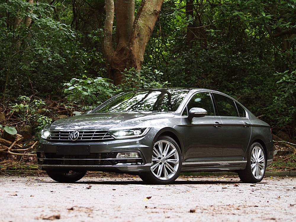 2015 Volkswagen Passat BMT 180ps R-Line