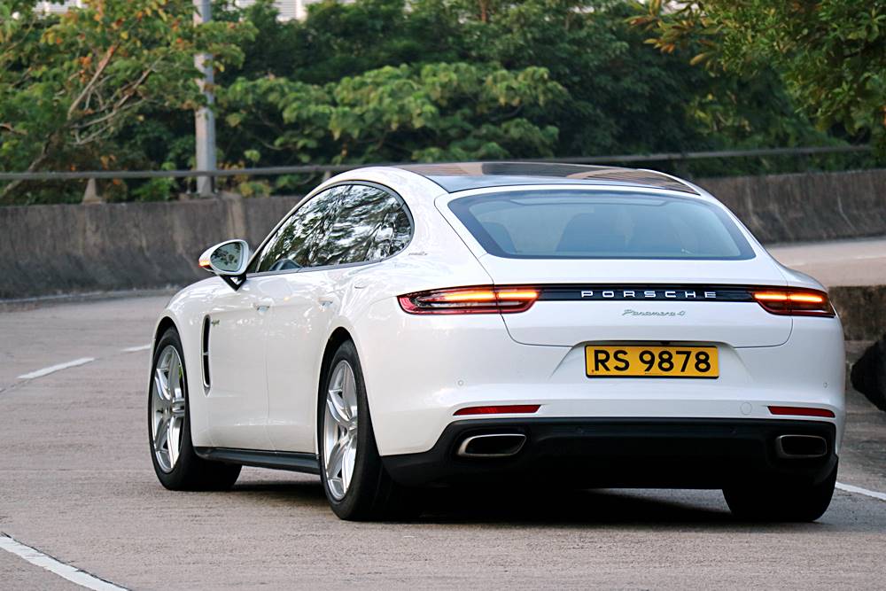 一缸油有排用 Porsche Panamera 4 e-hybrid Executive