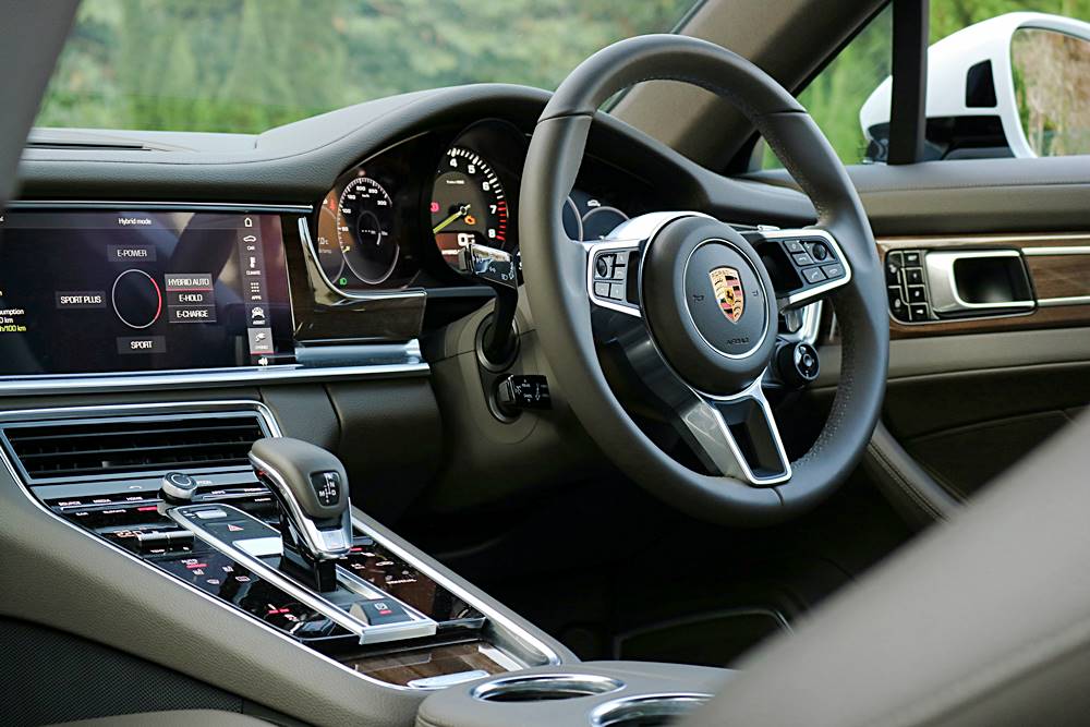 一缸油有排用 Porsche Panamera 4 e-hybrid Executive