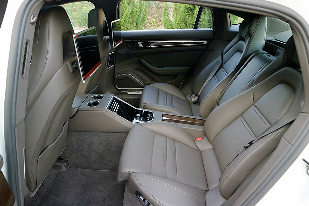 一缸油有排用 Porsche Panamera 4 e-hybrid Executive