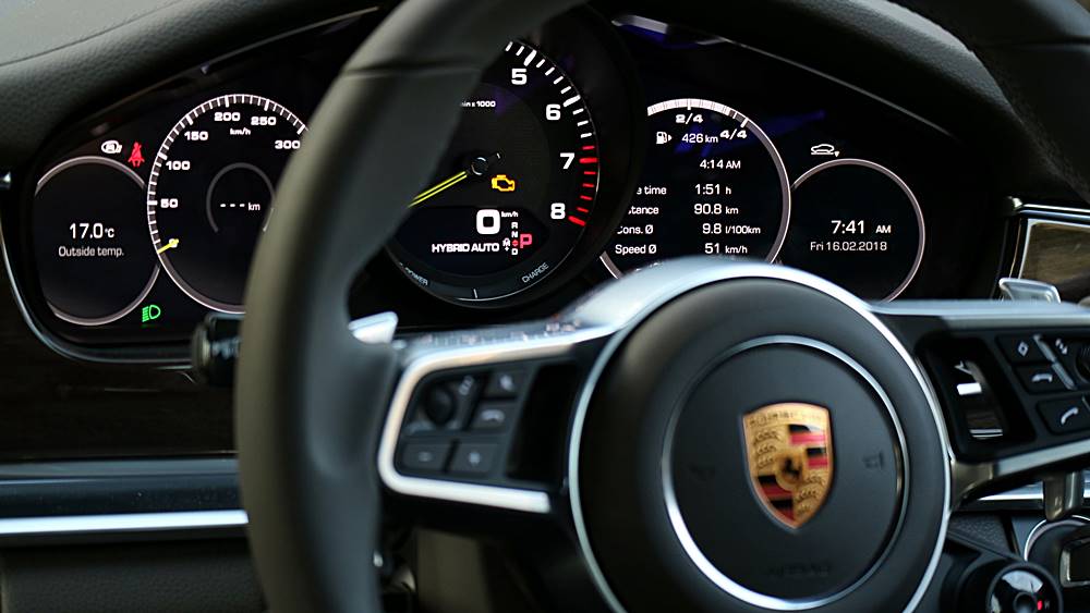 一缸油有排用 Porsche Panamera 4 e-hybrid Executive