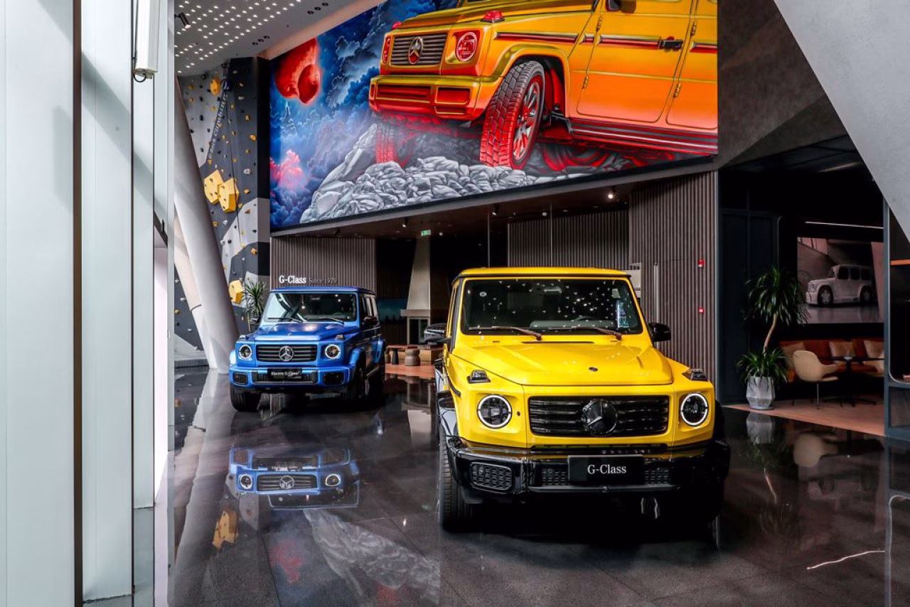 今代分別有純電及燃油引擎嘅G-Class