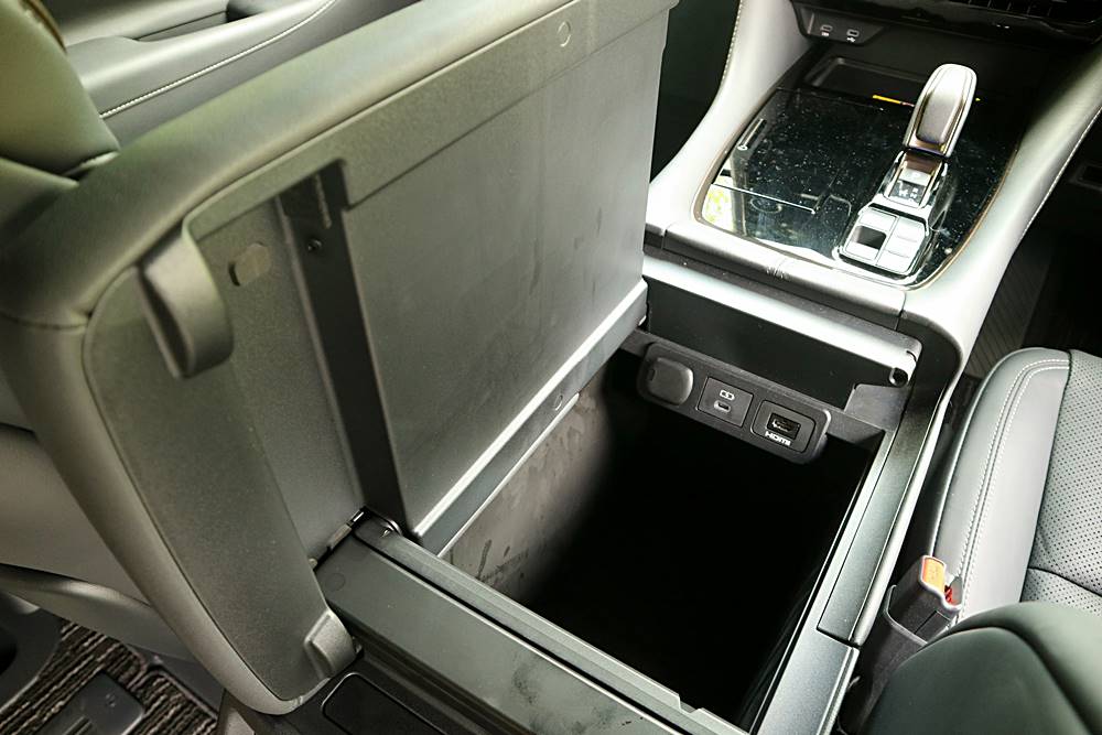 佛都有火 Toyota Alphard 350