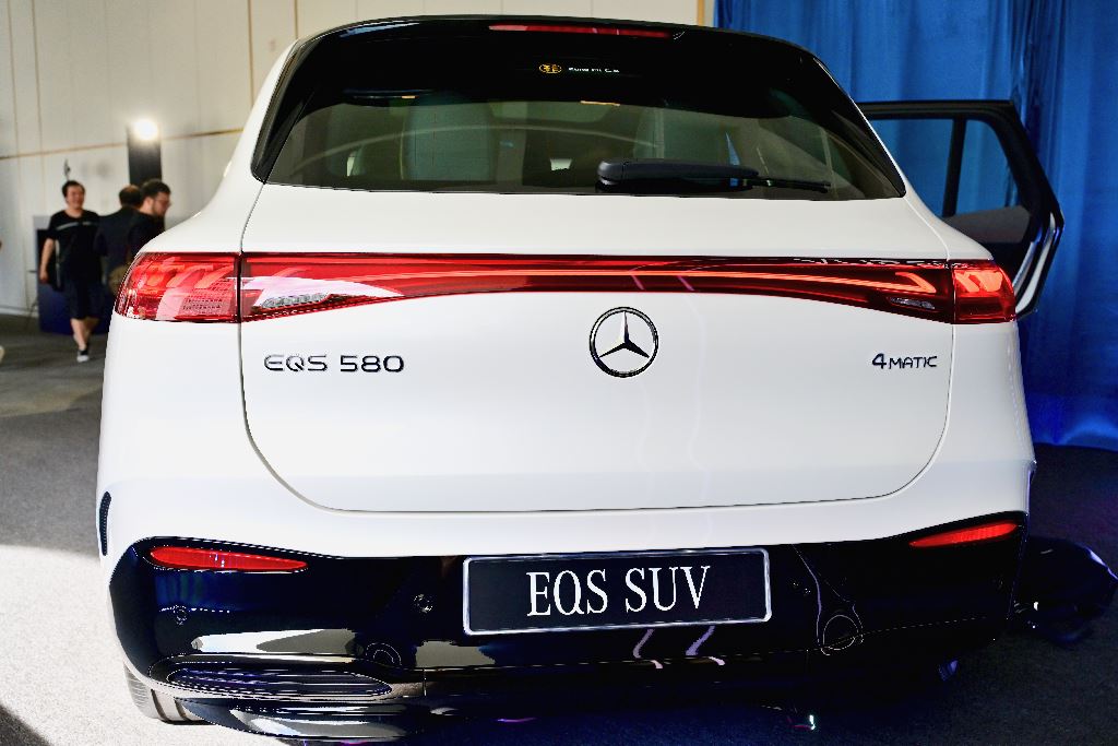 全新平治 EQS SUV 正式在香港推出