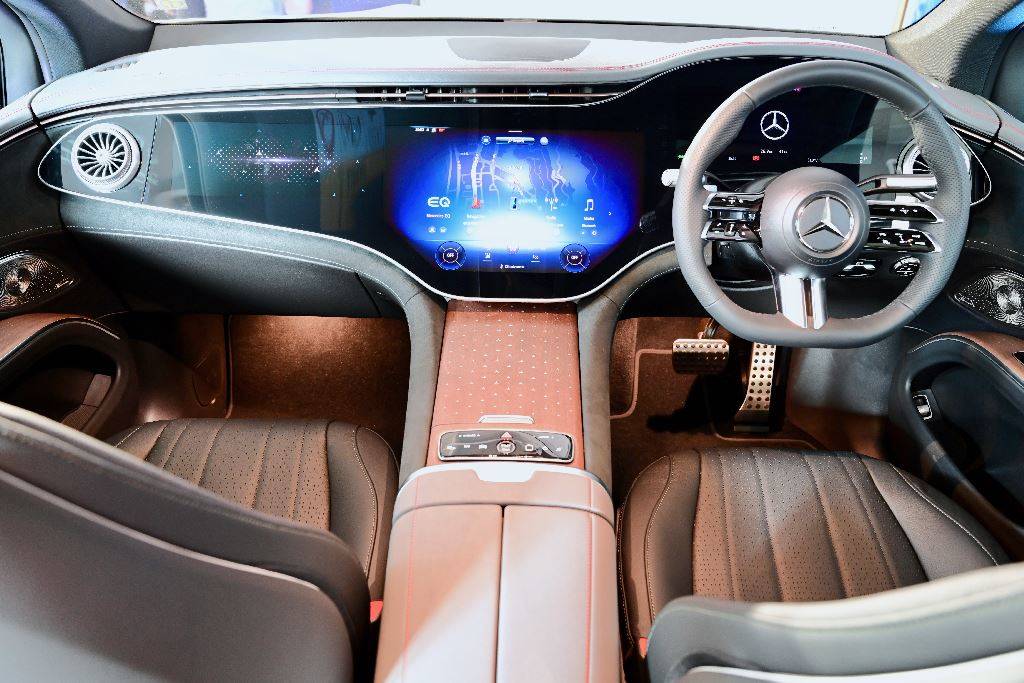 全新平治 EQS SUV 正式在香港推出