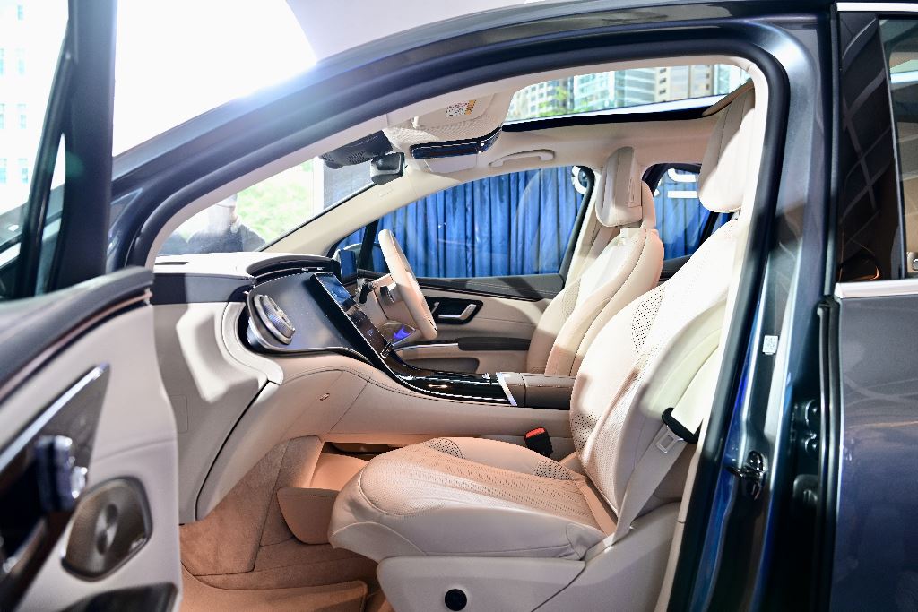 全新平治 EQS SUV 正式在香港推出