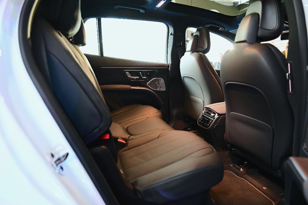 全新平治 EQS SUV 正式在香港推出