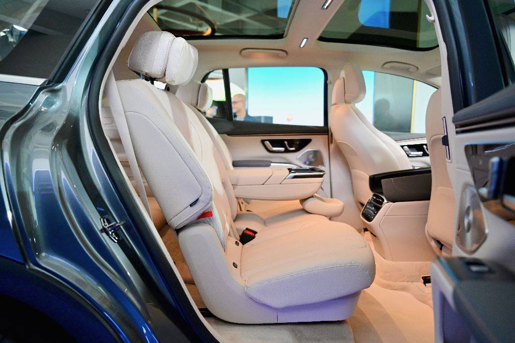 全新平治 EQS SUV 正式在香港推出