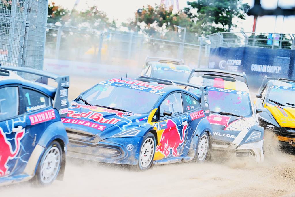 在亞洲金融中心逐電追風