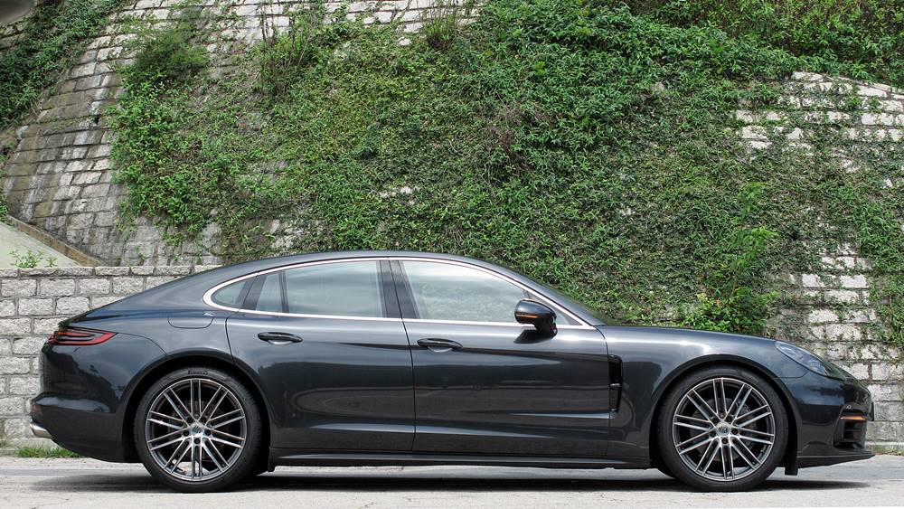 堅跑得 Porsche Panamera 4S