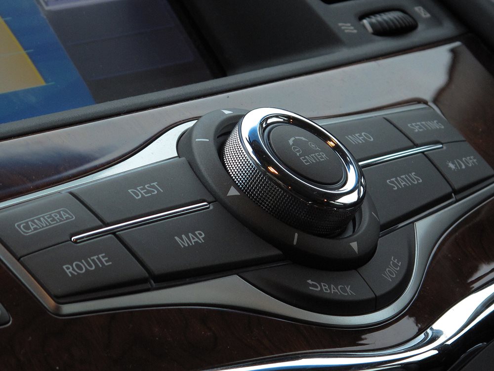 外剛內柔 Infiniti QX80