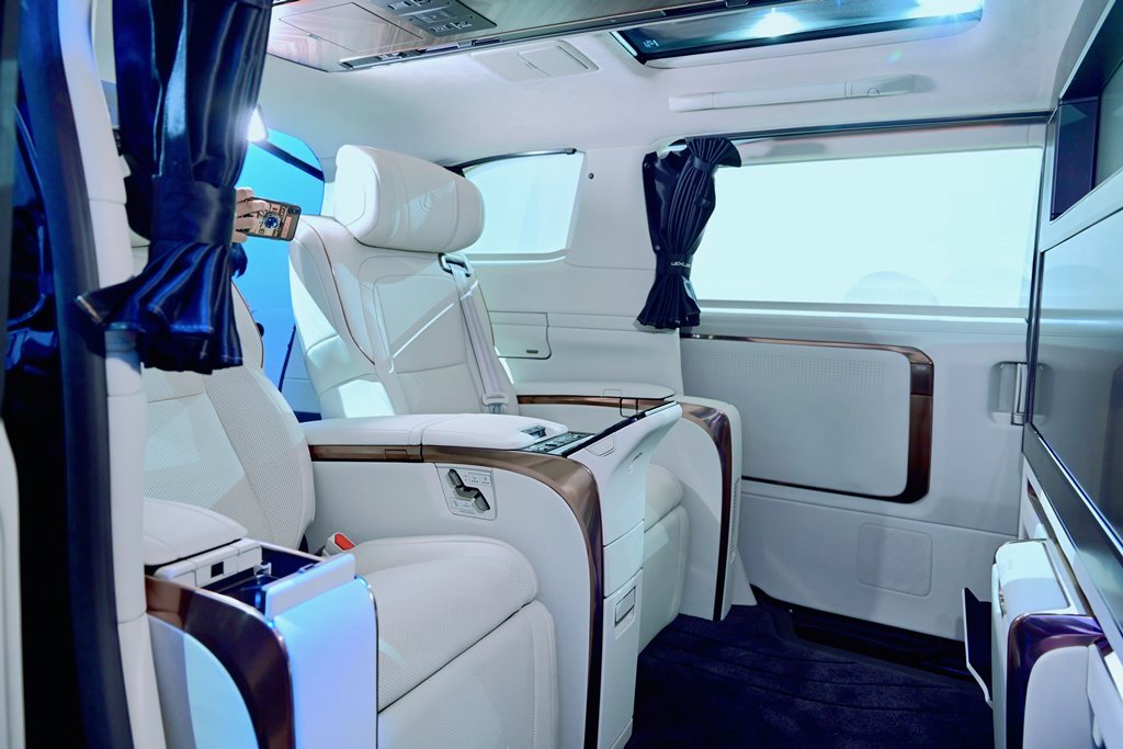 大師級工匠製作 Lexus LM