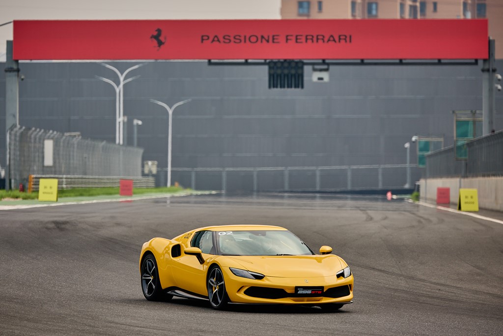 天津V1賽道激試法拉利296 GTB及GTS