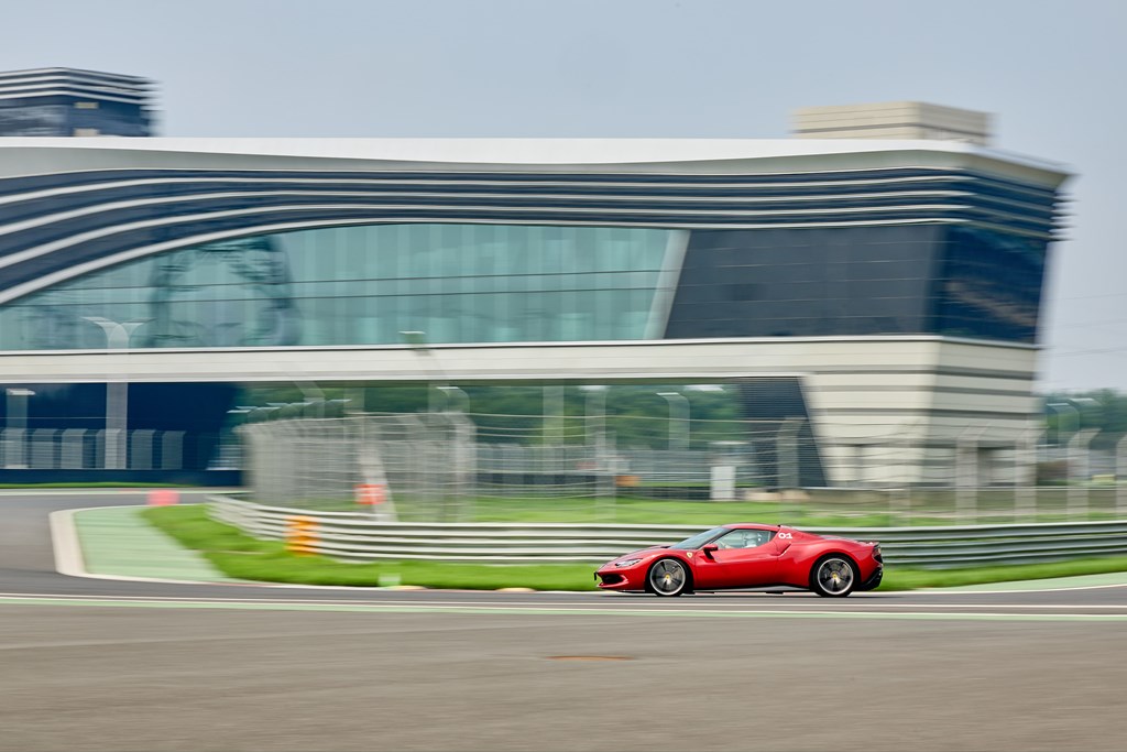 天津V1賽道激試法拉利296 GTB及GTS