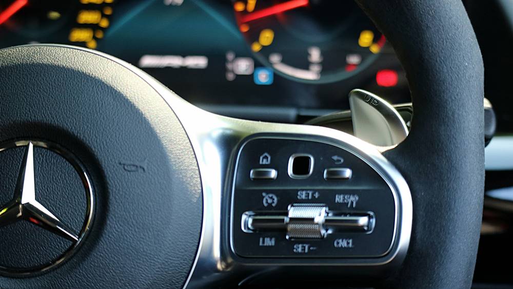 小小辣 Mercedes-AMG GLA 35 4MATIC