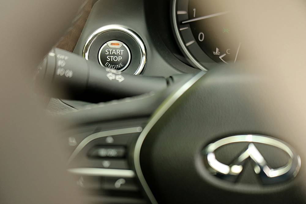 平玩高科技 Infiniti Q50 3.0t Sensory