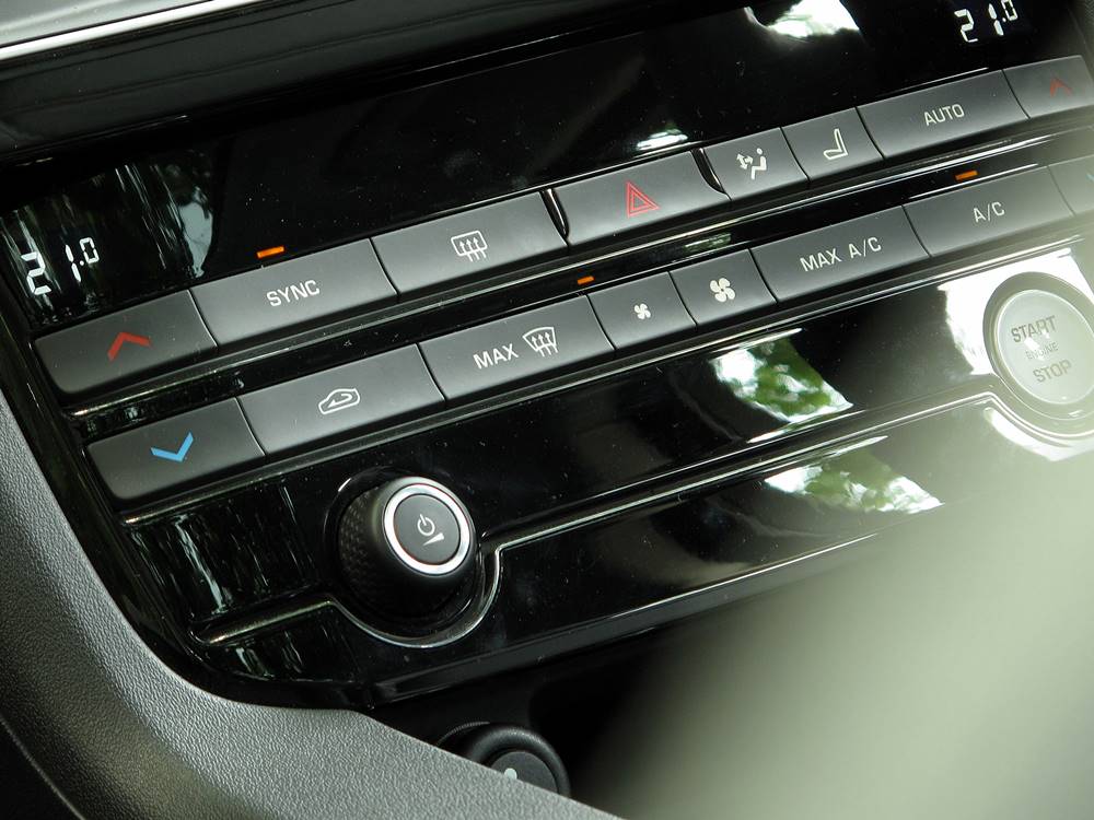 強襲 Jaguar F-PACE 35t Prestige