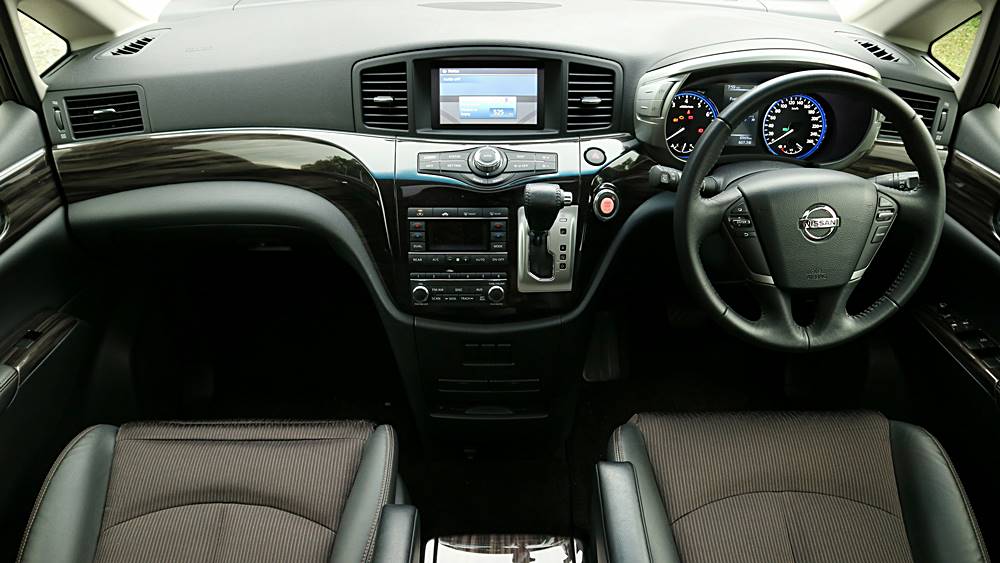 慳得豪爽 Nissan Elgrand 250 Highway Star AVM Plus