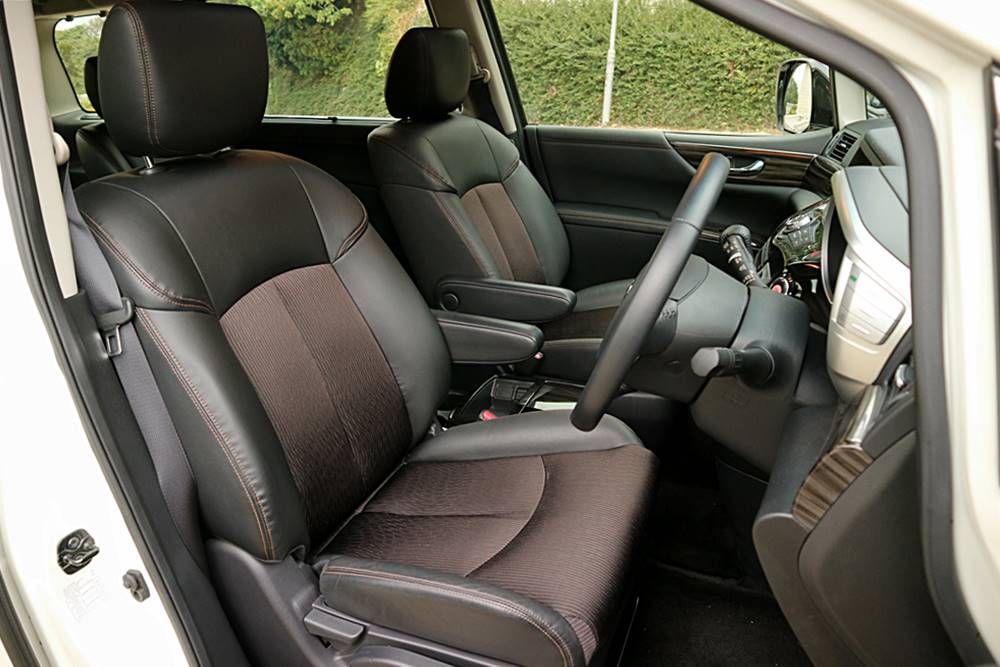 慳得豪爽 Nissan Elgrand 250 Highway Star AVM Plus