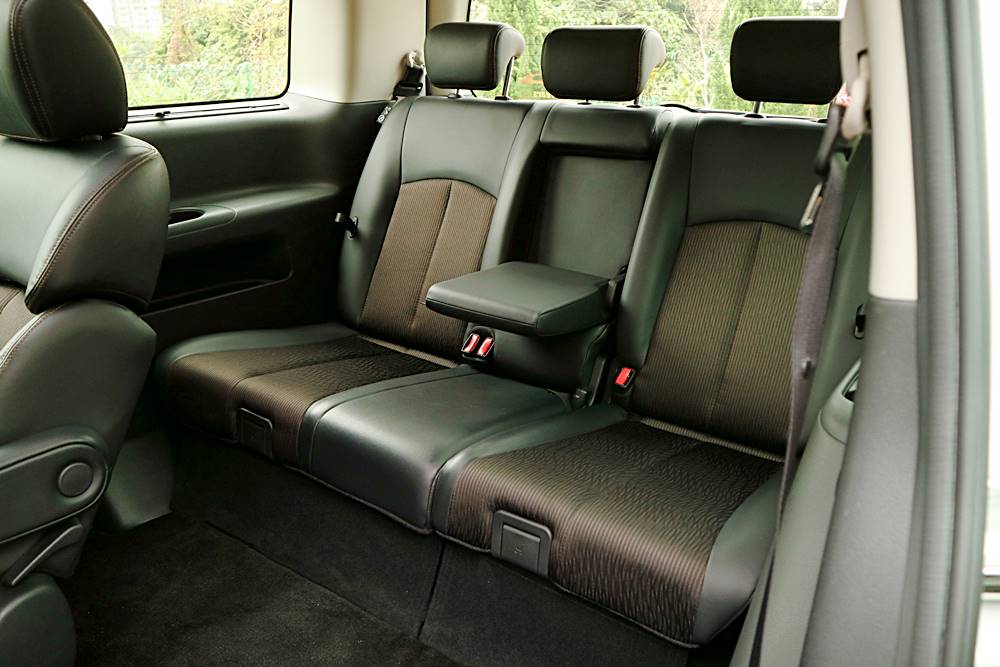 慳得豪爽 Nissan Elgrand 250 Highway Star AVM Plus