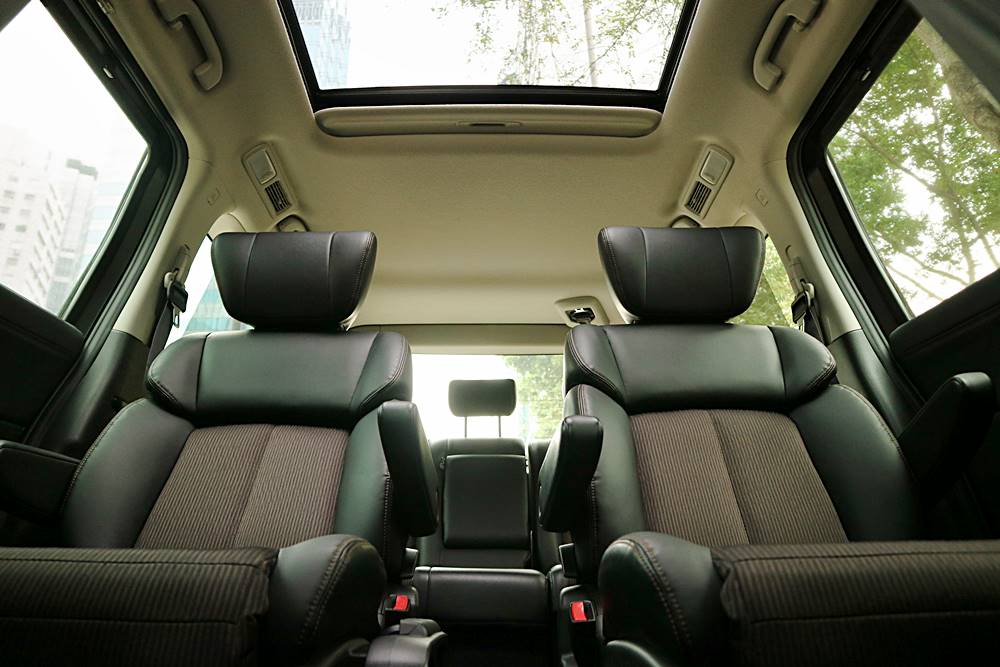 慳得豪爽 Nissan Elgrand 250 Highway Star AVM Plus