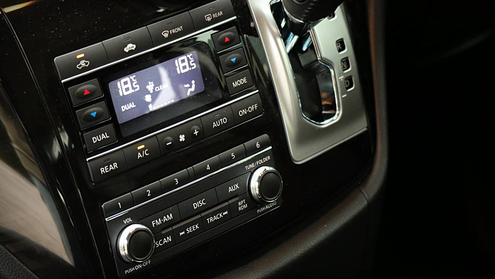 慳得豪爽 Nissan Elgrand 250 Highway Star AVM Plus