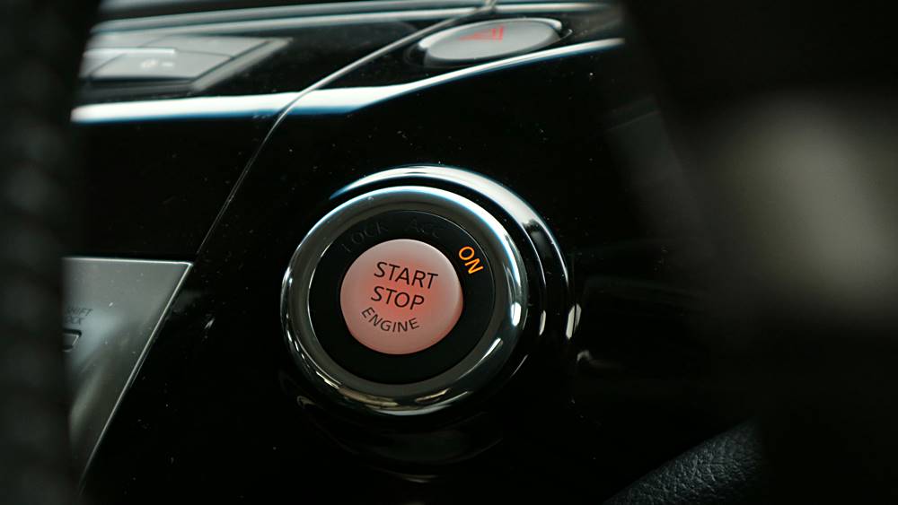 慳得豪爽 Nissan Elgrand 250 Highway Star AVM Plus