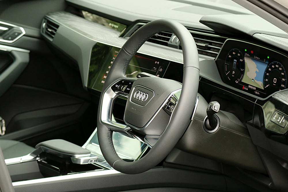 提高貼地性 Audi e-tron 50 quattro