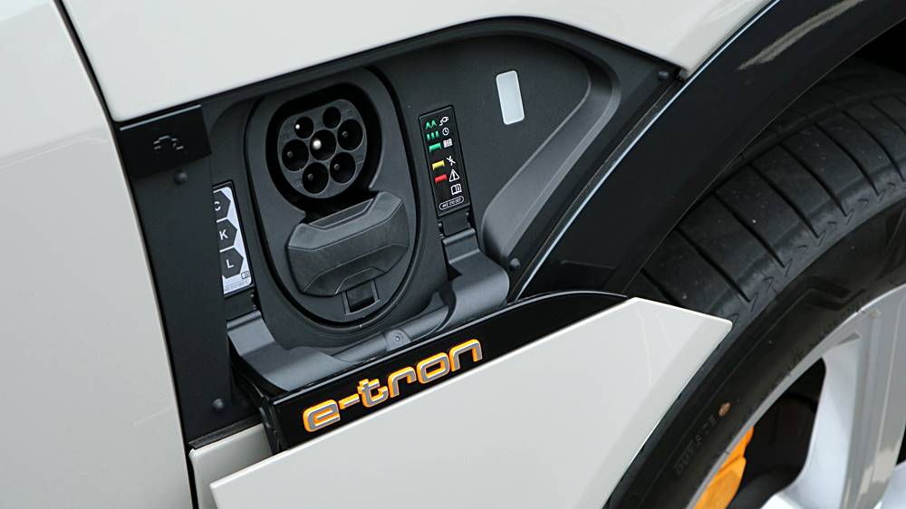 提高貼地性 Audi e-tron 50 quattro