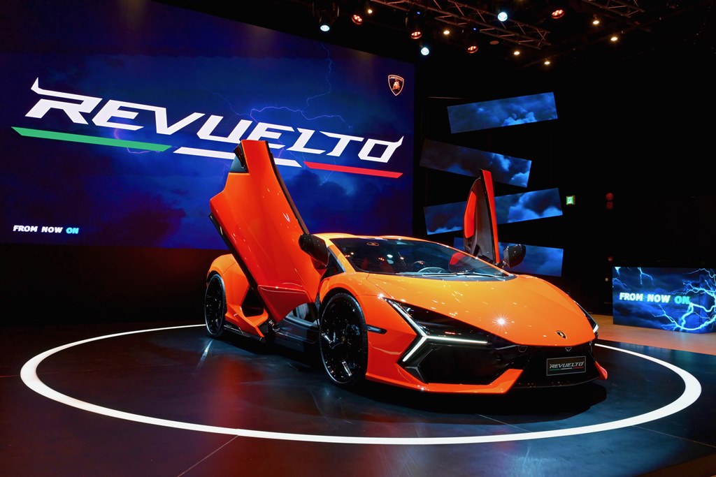 插電狂牛 Lamborghini Revuelto
