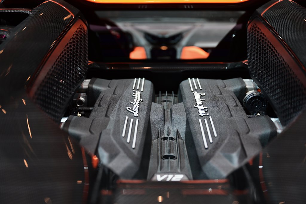 插電狂牛 Lamborghini Revuelto