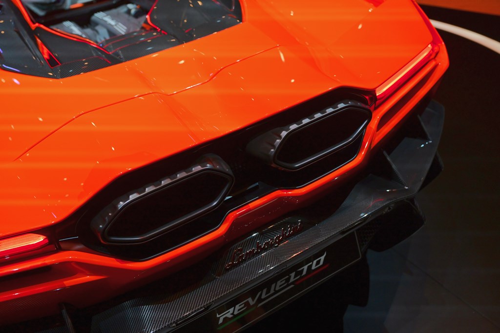 插電狂牛 Lamborghini Revuelto