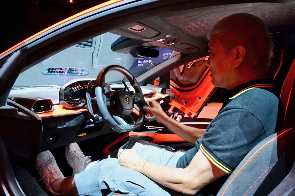 插電狂牛 Lamborghini Revuelto