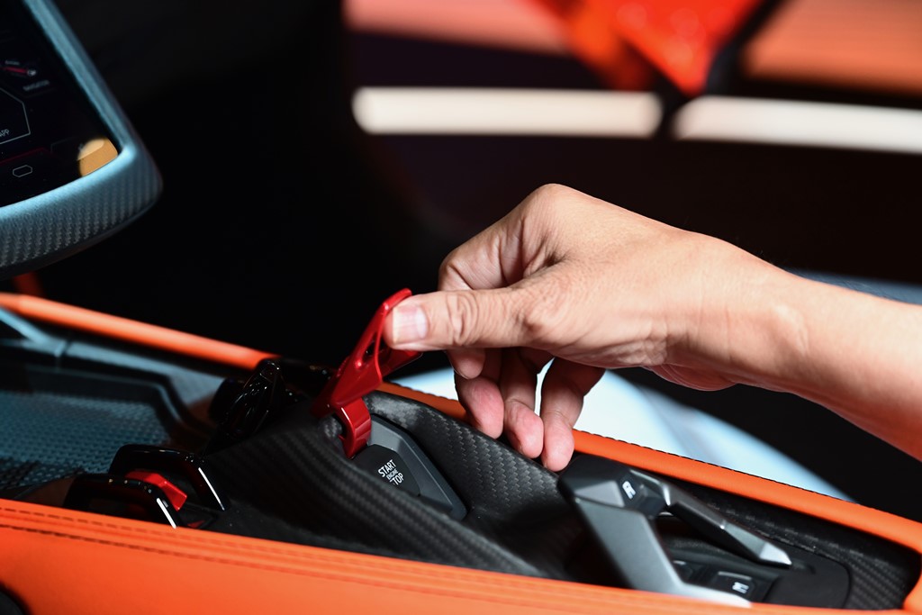 插電狂牛 Lamborghini Revuelto