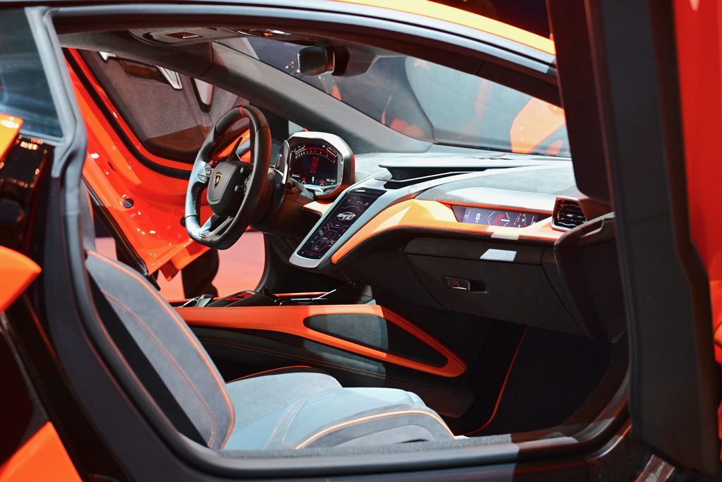 插電狂牛 Lamborghini Revuelto