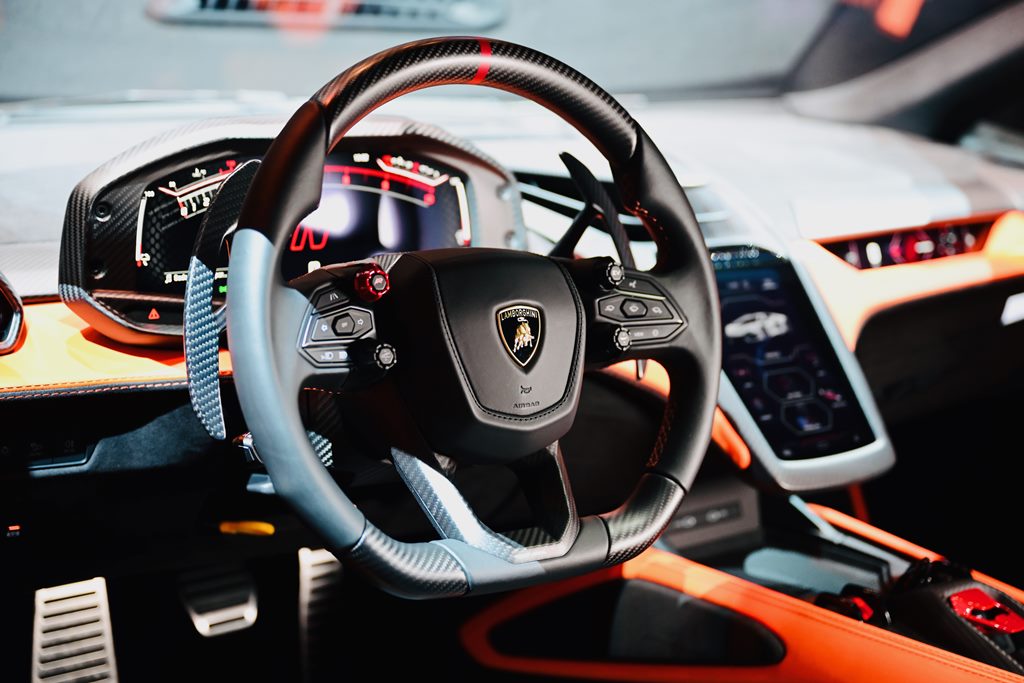 插電狂牛 Lamborghini Revuelto