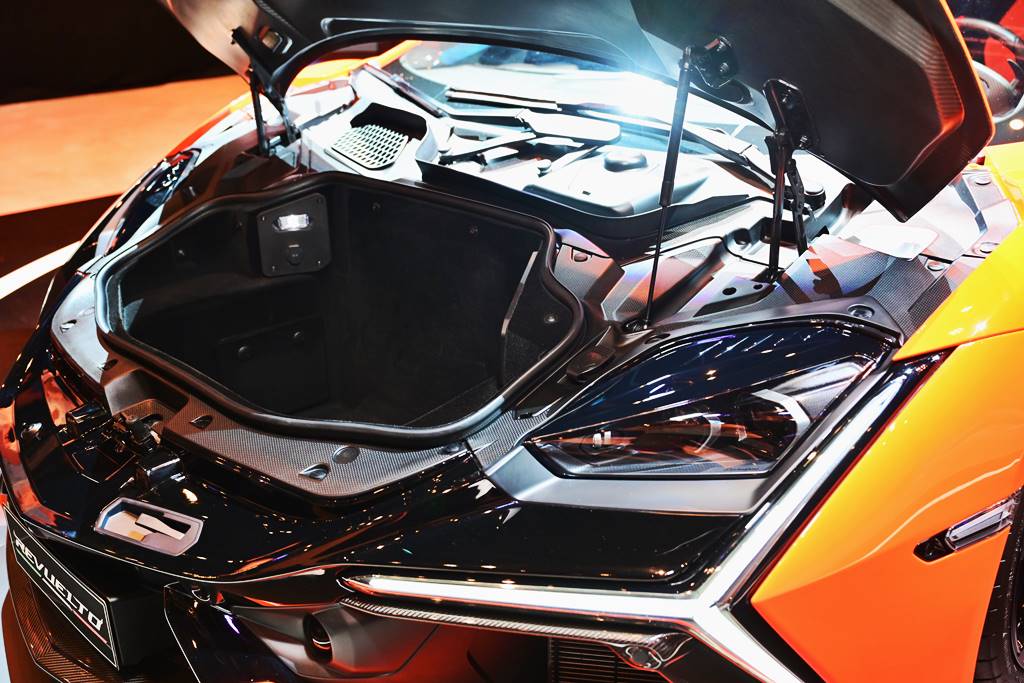 插電狂牛 Lamborghini Revuelto