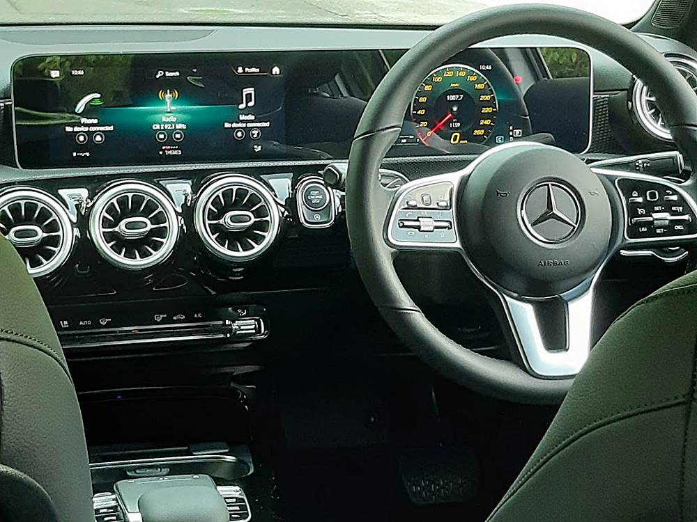 新入門 Mercedes-Benz A 220