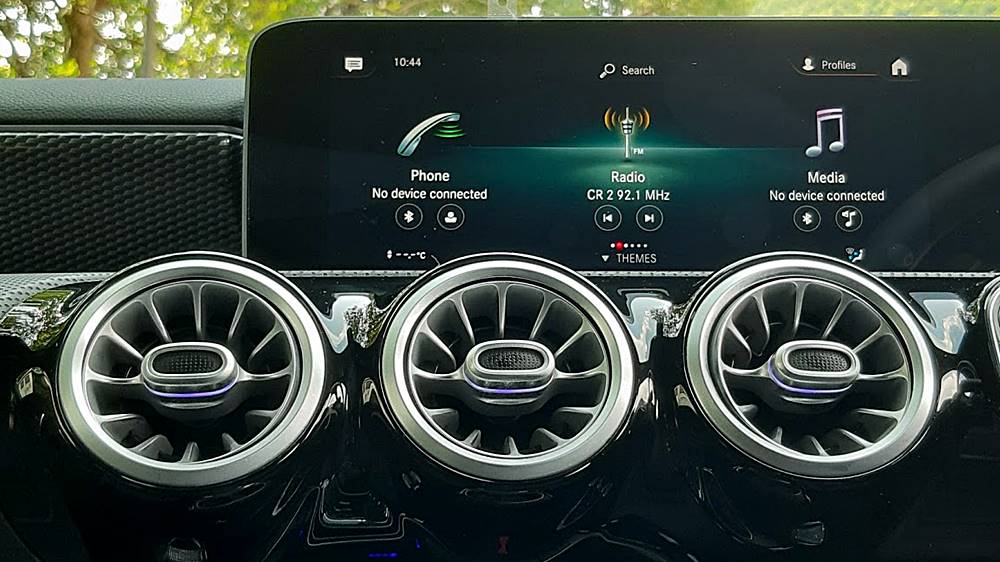 新入門 Mercedes-Benz A 220