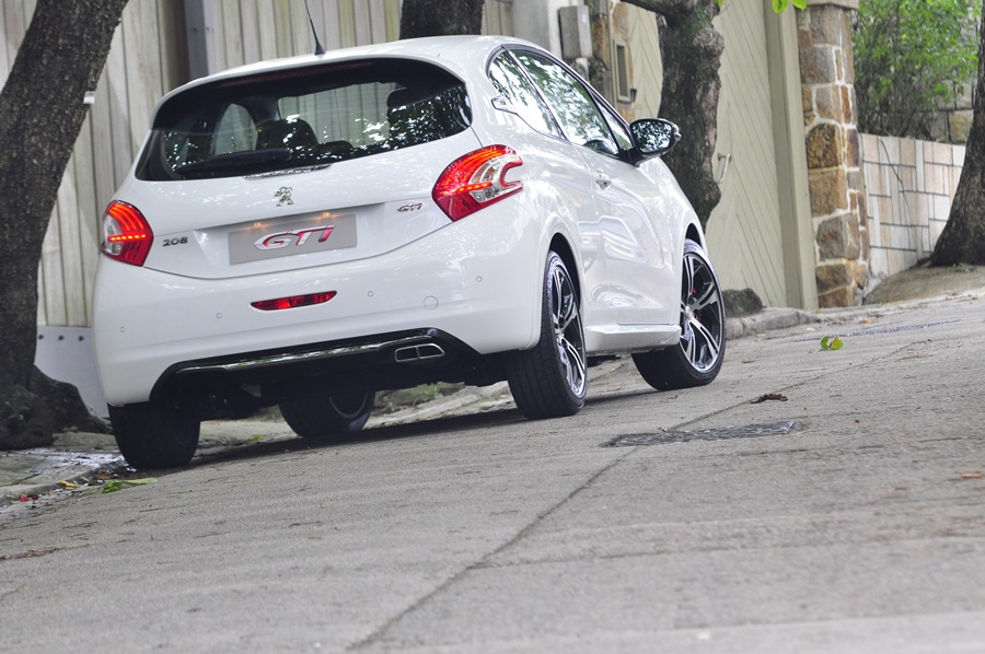 新彎王 - Peugeot 208 GTi