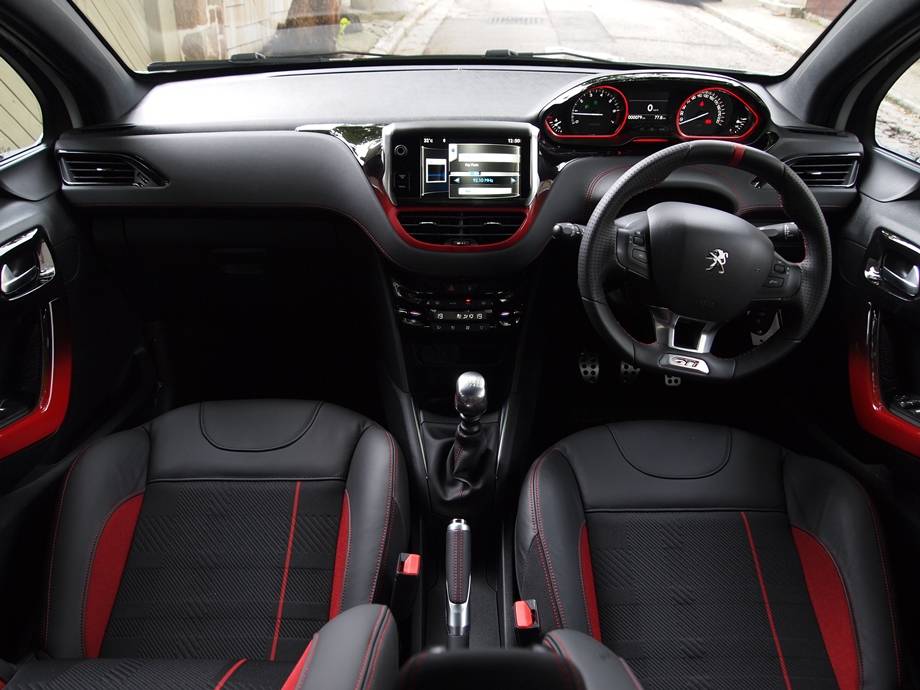 新彎王 - Peugeot 208 GTi