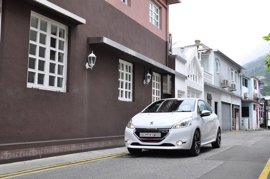 新彎王 - Peugeot 208 GTi
