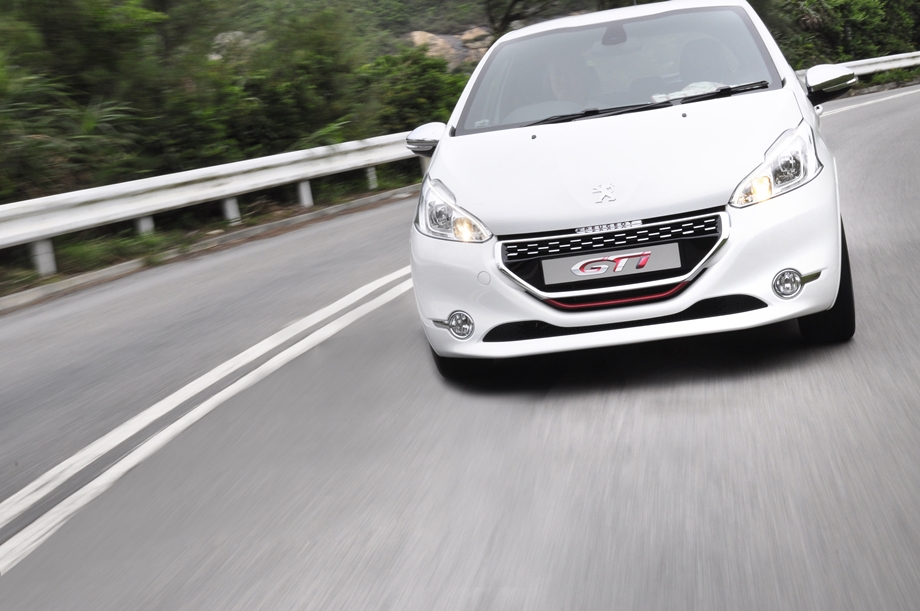 新彎王 - Peugeot 208 GTi