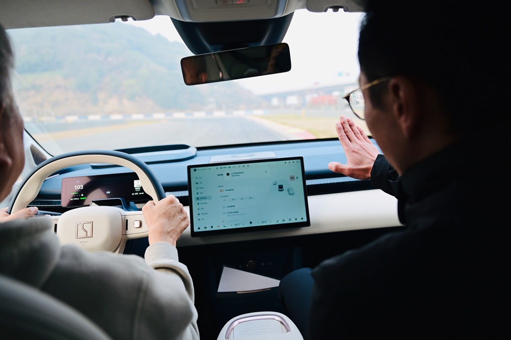 新車首試：Zeekr 001 及 X