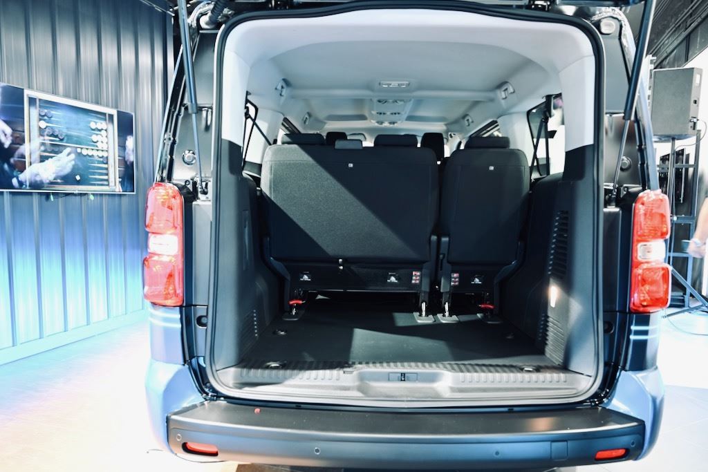 標緻e-Traveller 8座電動MPV