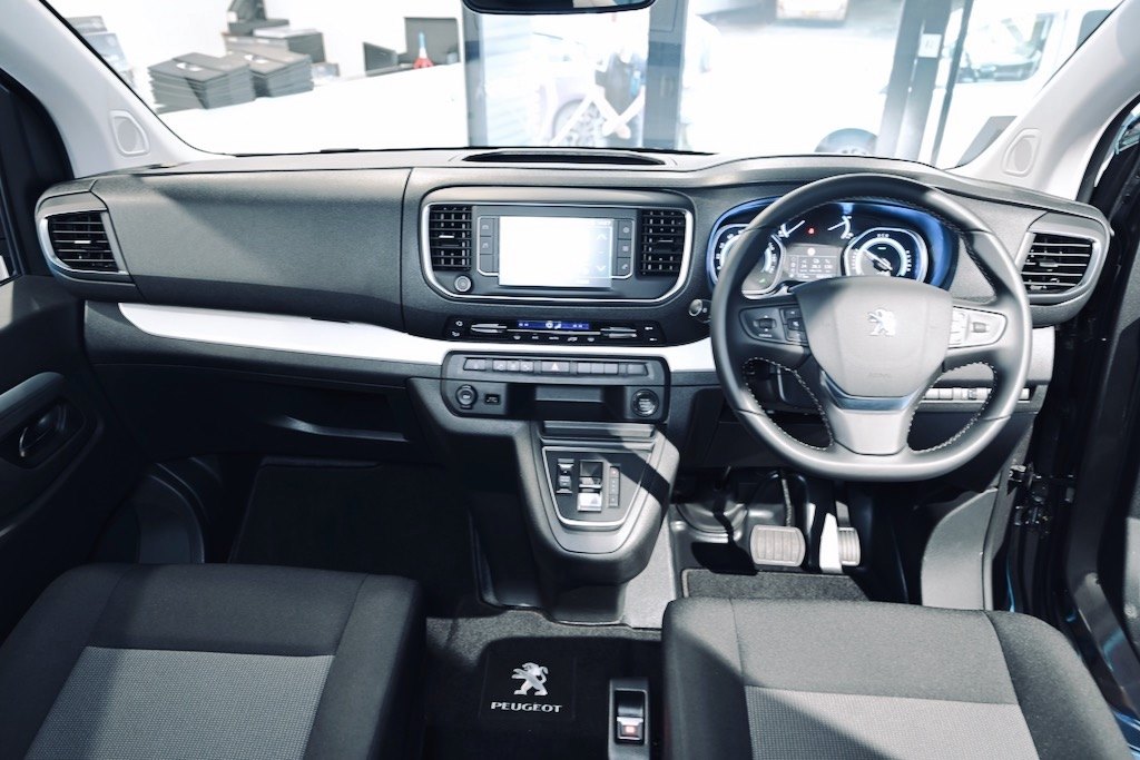 標緻e-Traveller 8座電動MPV