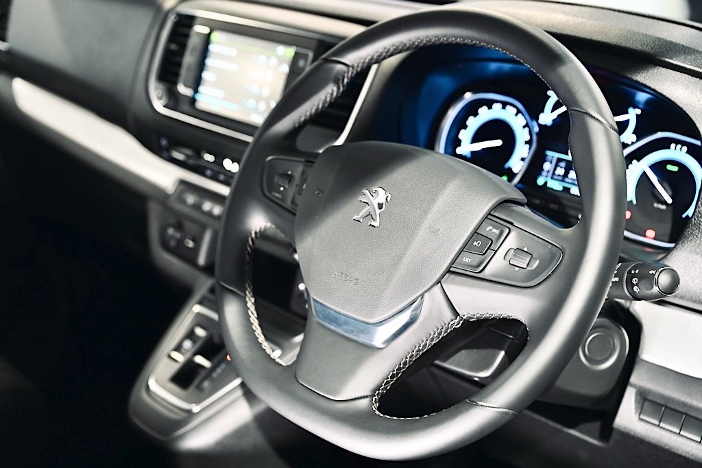 標緻e-Traveller 8座電動MPV