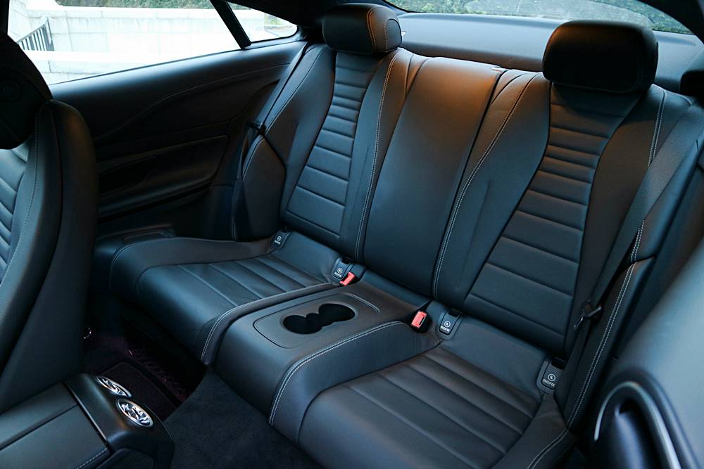 樣樣都啱啱好 Mercedes-Benz E 300 Coupé