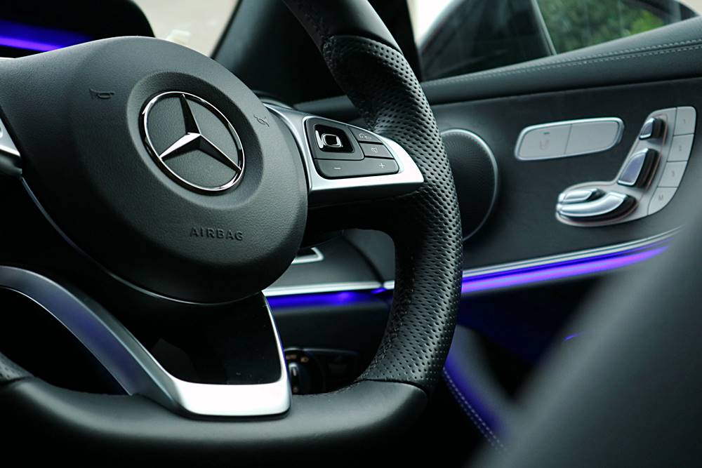 樣樣都啱啱好 Mercedes-Benz E 300 Coupé