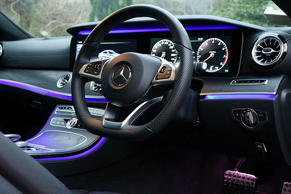 樣樣都啱啱好 Mercedes-Benz E 300 Coupé